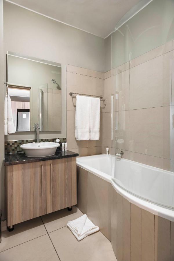 Cag The Atrium Rivonia Aparthotel Йоханесбург Екстериор снимка